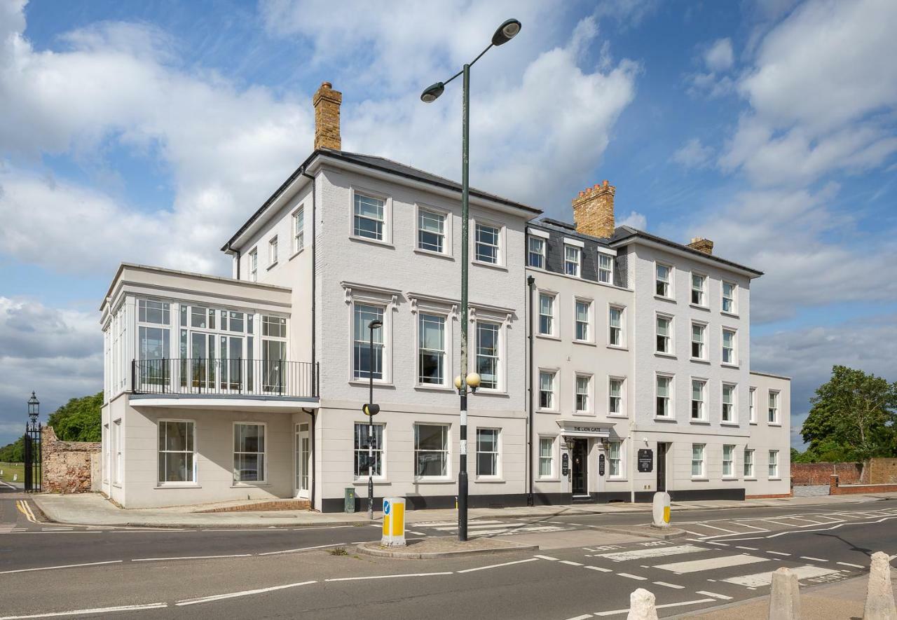The Lion Gate Apartments Molesey Dış mekan fotoğraf
