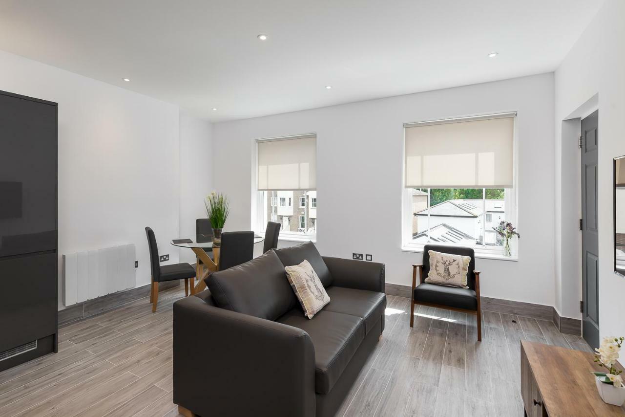 The Lion Gate Apartments Molesey Dış mekan fotoğraf