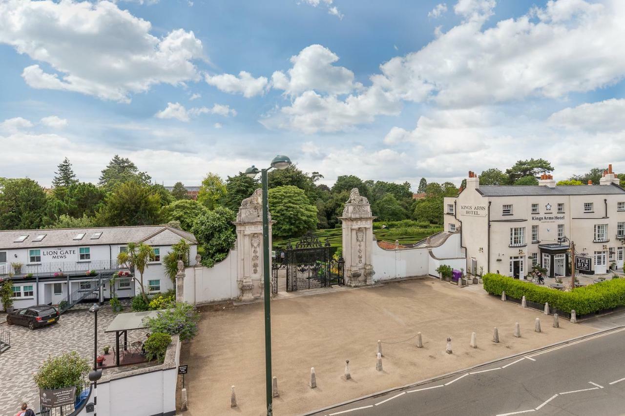 The Lion Gate Apartments Molesey Dış mekan fotoğraf